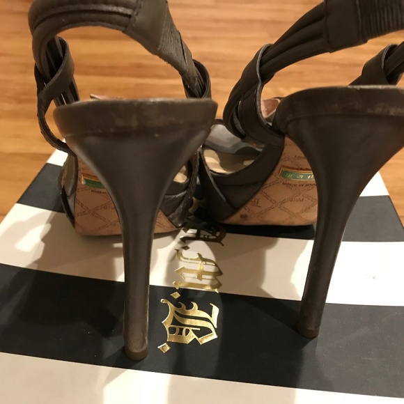 L.A.M.B. Veena Gray Platform Sandals with Flower - Picture 12 of 16